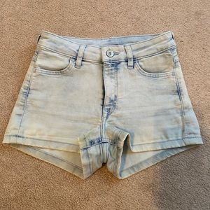 Tight light wash jean shorts!